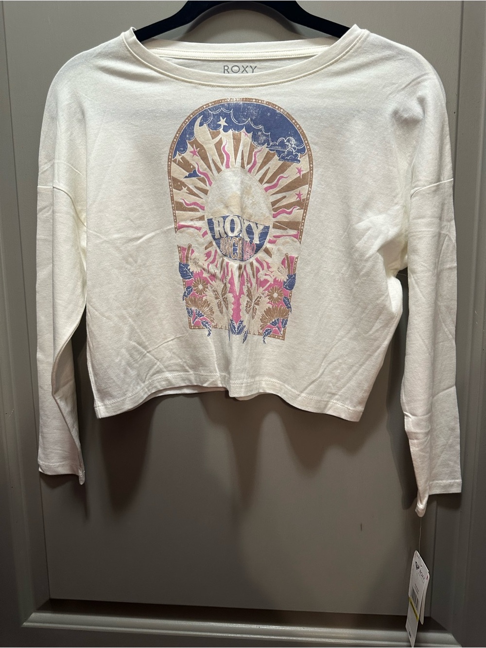 Roxy Size M (8/10) Long Sleeve Cropped Tee NWT